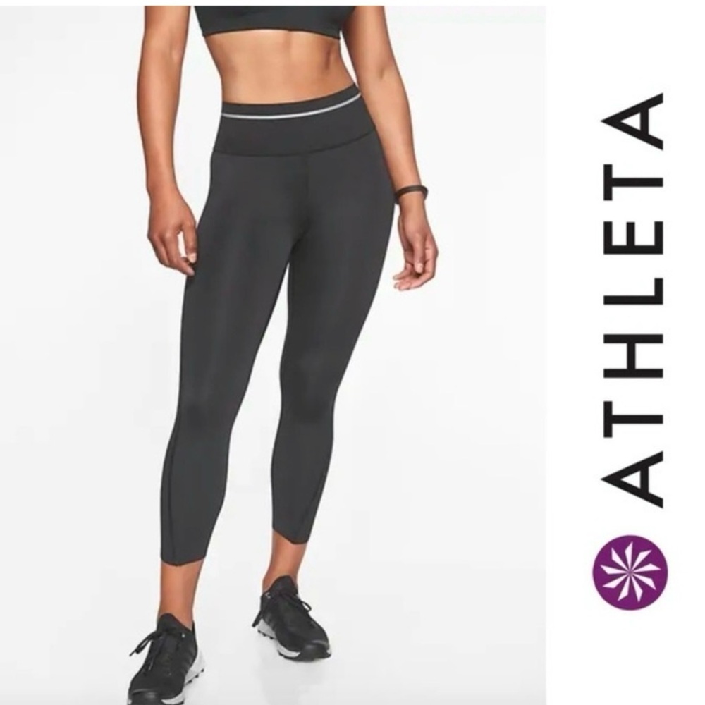 Athleta black cropped yoga/gym pants with reflective band size XS